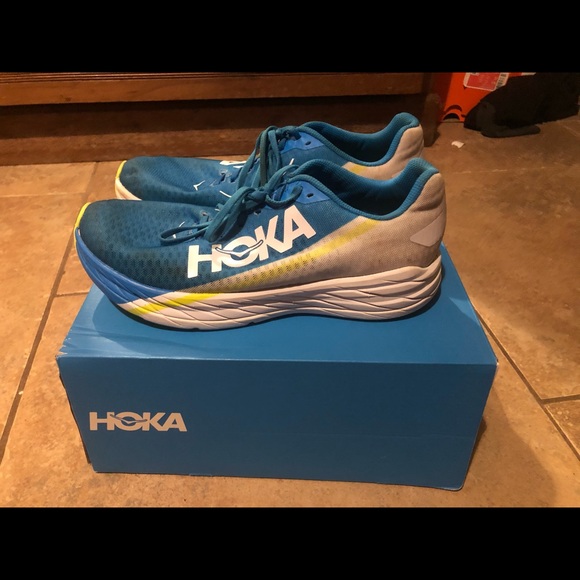 hoka rocket x carbon plate
